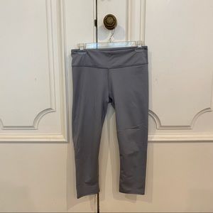 Fabletics Mid-Rise Capri - Like New